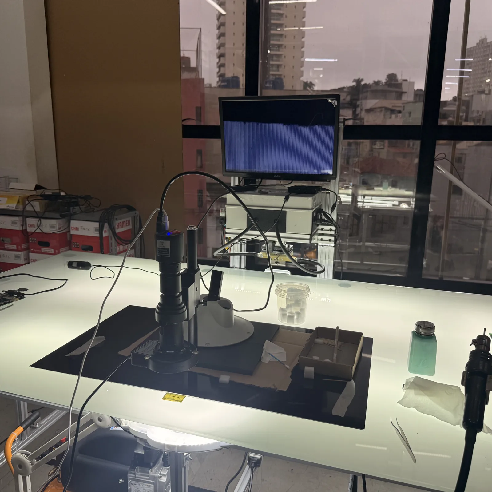 Microscópio integrado para inspeção de painel — close